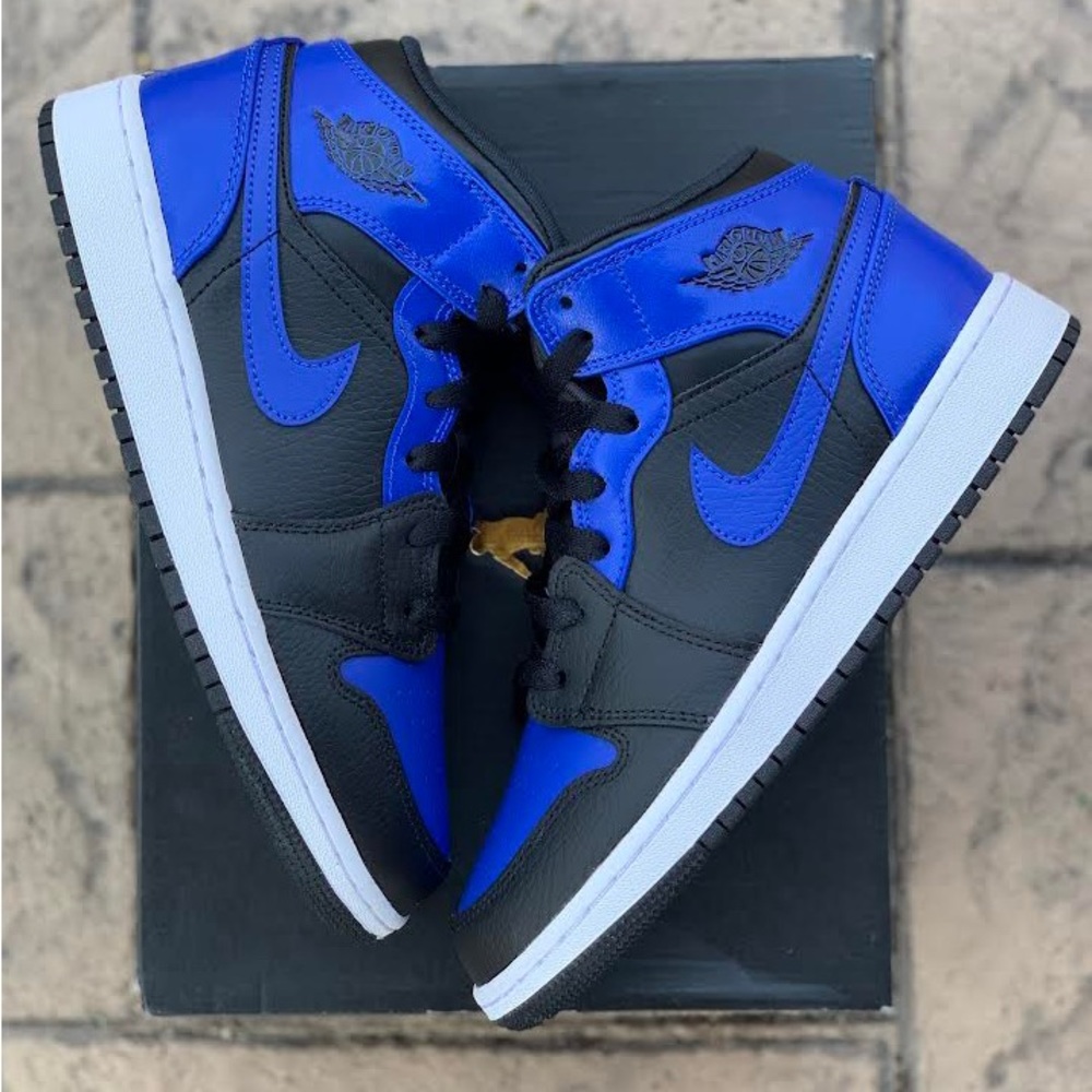 Jordan 1 mid hyper royal size 4Y / women’s 5.5